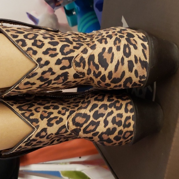 Ariat Leopard Print 7" leather Ankle boot, size 7B - Picture 3 of 7